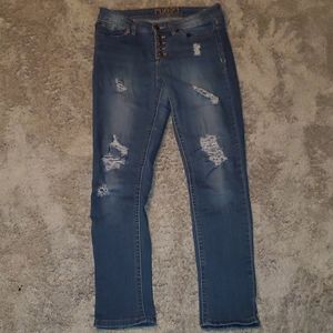 Taking Down 5/6 Rue 21 Distressed Skinny Jeans